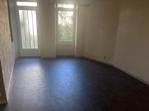 Immeuble à vendre 195 550 € Saint-Jean-d'Angély 222 m² DPE D