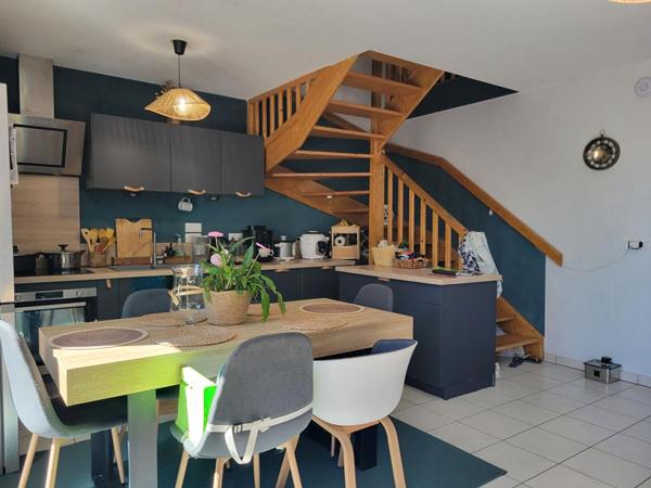 74150-Maison mitoyenne en lotissement , pas de vis à vis- Rumilly, 4 pièces, 77 m2