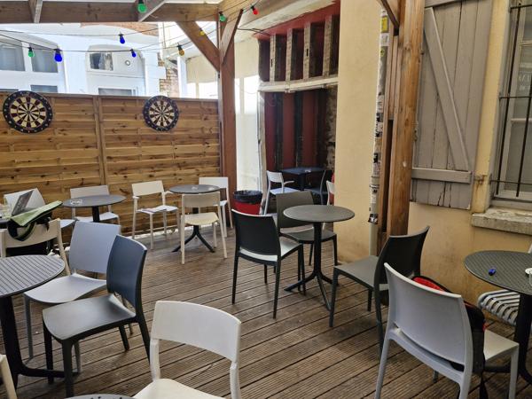 Fonds De Commerce
        
        - 80 m² 272 500 € *