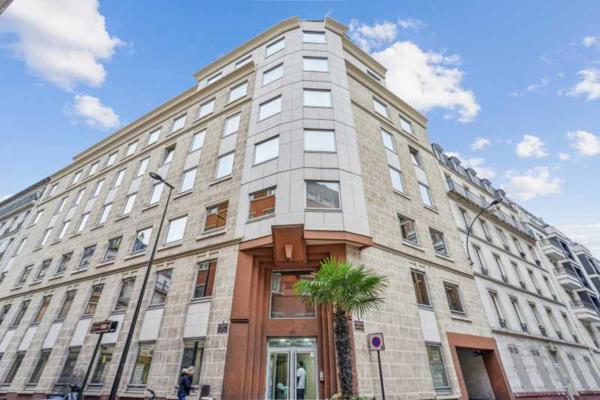 Location de bureaux modernes à louer à Levallois-Perret proche métro et services