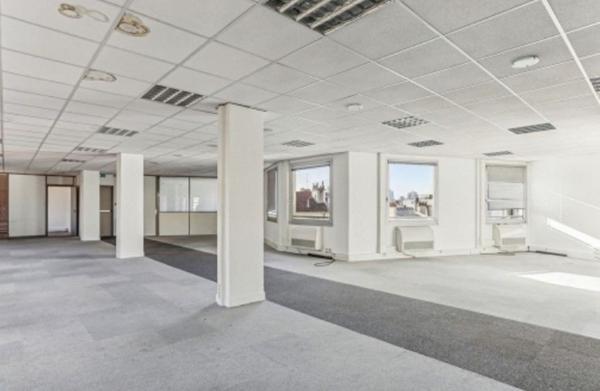 Location de bureaux modernes à louer à Levallois-Perret proche métro et services
