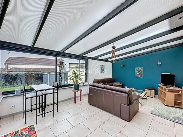 MAISON SEMI MITOYENNE EN SEMI PLAIN PIED 3 CHAMBRES VERANDA JARDIN GARAGE