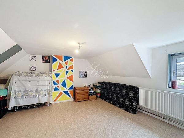 MAISON SEMI MITOYENNE EN SEMI PLAIN PIED 3 CHAMBRES VERANDA JARDIN GARAGE