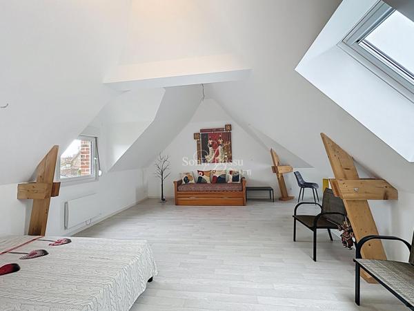 MAISON SEMI MITOYENNE EN SEMI PLAIN PIED 3 CHAMBRES VERANDA JARDIN GARAGE