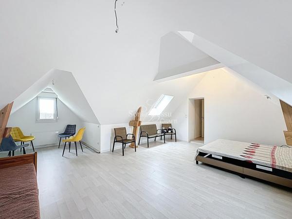 MAISON SEMI MITOYENNE EN SEMI PLAIN PIED 3 CHAMBRES VERANDA JARDIN GARAGE