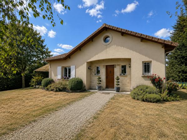 Maison
         4 pièces
        - 121 m² Exclusivité 271 575 € *