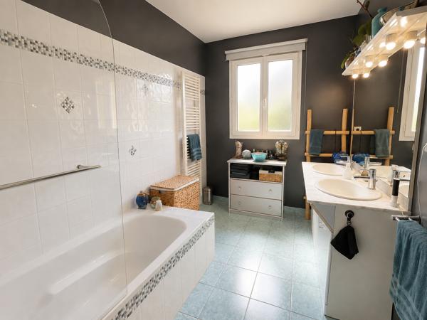 Maison
         4 pièces
        - 121 m² Exclusivité 271 575 € *