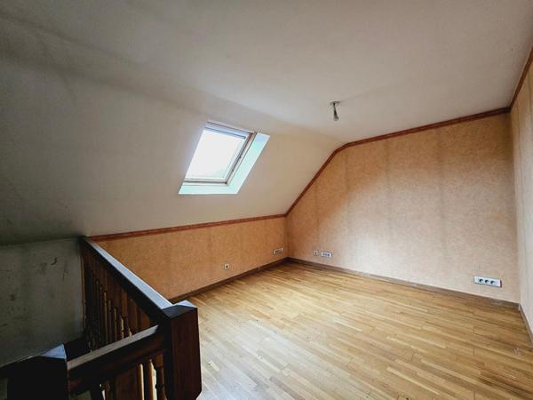 SAINT DOULCHARD IMMEUBLE DE 285M² GARAGE DEPENDANCES