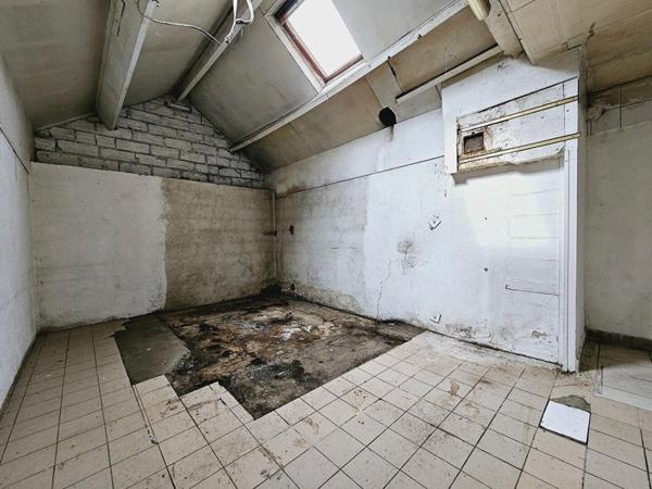 SAINT DOULCHARD IMMEUBLE DE 285M² GARAGE DEPENDANCES