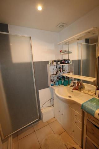 APPARTEMENT SUR 2 NIVEAUX AVEC EMPLACEMENT PARKING ET CAVE