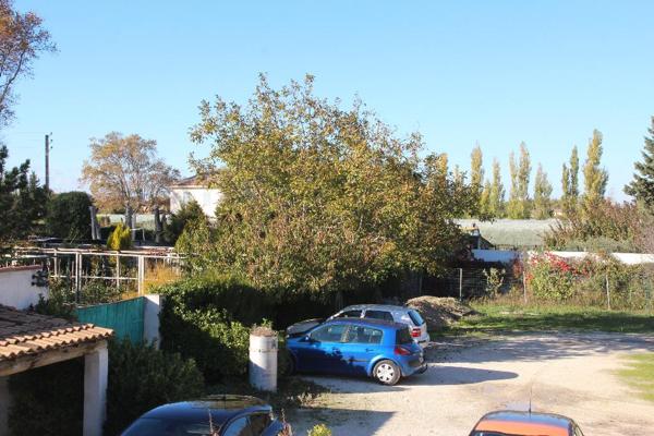 APPARTEMENT SUR 2 NIVEAUX AVEC EMPLACEMENT PARKING ET CAVE