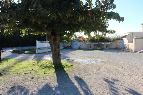 APPARTEMENT SUR 2 NIVEAUX AVEC EMPLACEMENT PARKING ET CAVE