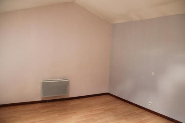 APPARTEMENT SUR 2 NIVEAUX AVEC EMPLACEMENT PARKING ET CAVE