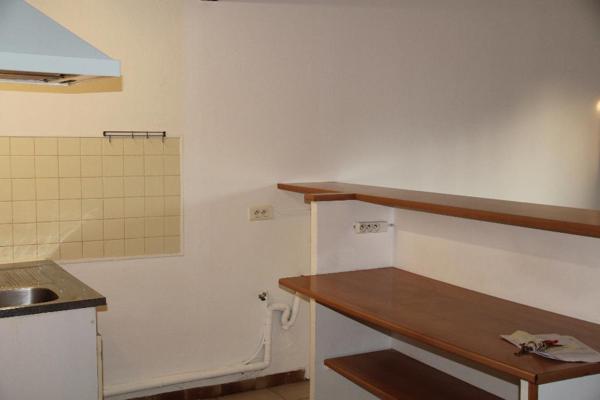 APPARTEMENT SUR 2 NIVEAUX AVEC EMPLACEMENT PARKING ET CAVE