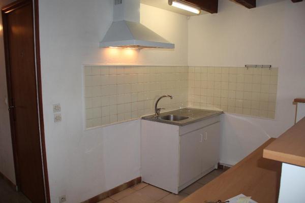 APPARTEMENT SUR 2 NIVEAUX AVEC EMPLACEMENT PARKING ET CAVE