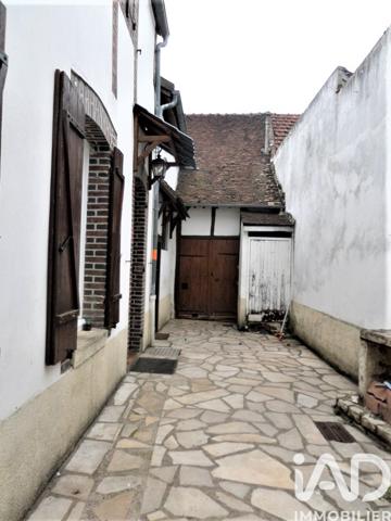 Maison à vendre 7 pièces 155 m² Villeneuve-sur-Yonne