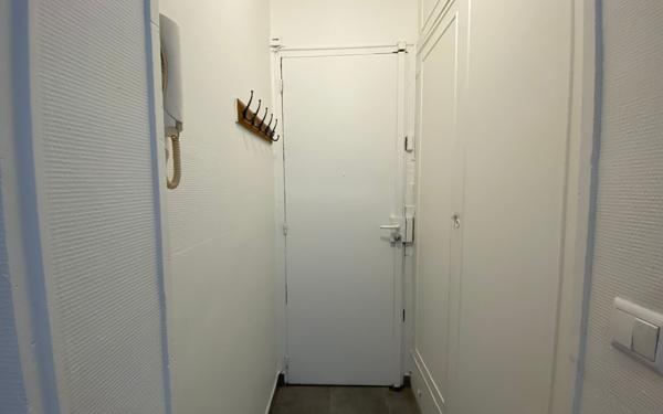 Appartement à louer    3 pièces • 40,79 m2 Paris 17