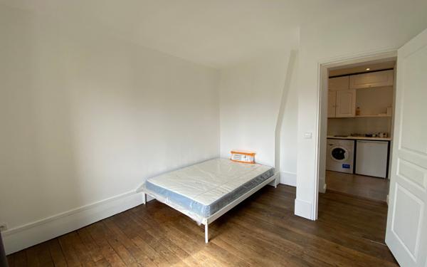 Appartement à louer    3 pièces • 40,79 m2 Paris 17