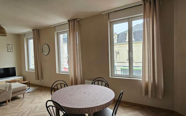 Appartement à louer    2 pièces • 66 m2 Loudun