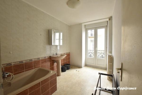 Maison de ville 148 m² – Centre d’Antrain – 4 chambres – Grande cave