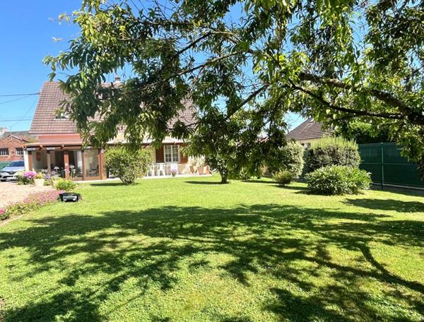 Maison Familiale aux portes de Noyon :8 pièce(s) 153 m² - Jardin 695m²
