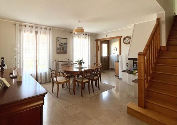 Maison Familiale aux portes de Noyon :8 pièce(s) 153 m² - Jardin 695m²