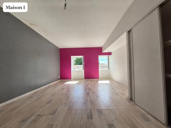 Ensemble immobilier avec 3 maisons sur 5 110 m² – Moragne 17430