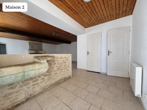 Ensemble immobilier avec 3 maisons sur 5 110 m² – Moragne 17430