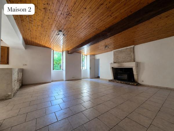 Ensemble immobilier avec 3 maisons sur 5 110 m² – Moragne 17430