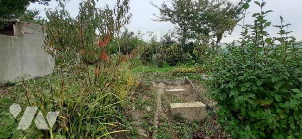 Maison situé dans un quartier calme et à proximité immédiate des commerces comprenant au rez-de...