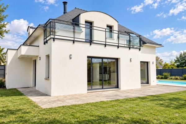 A VENDRE -VANNES Maison CONTEMPORAINE en impasse.