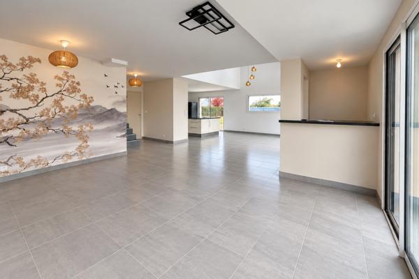 A VENDRE -VANNES Maison CONTEMPORAINE en impasse.