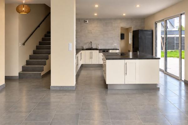 A VENDRE -VANNES Maison CONTEMPORAINE en impasse.