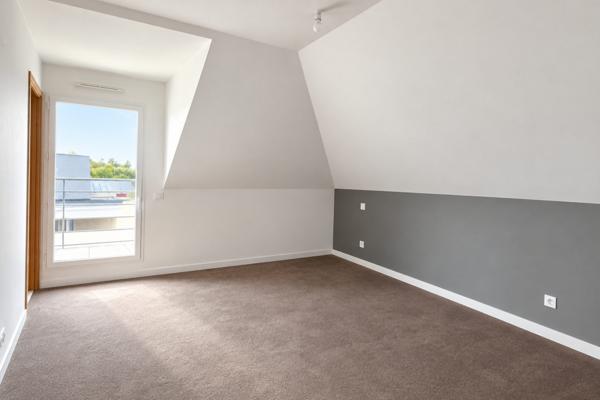 A VENDRE -VANNES Maison CONTEMPORAINE en impasse.
