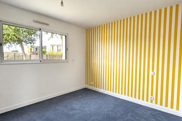 A VENDRE -VANNES Maison CONTEMPORAINE en impasse.