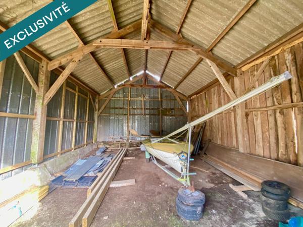 Bâtisse en pierre à rénover avec hangar sur terrain de 2 210 m².