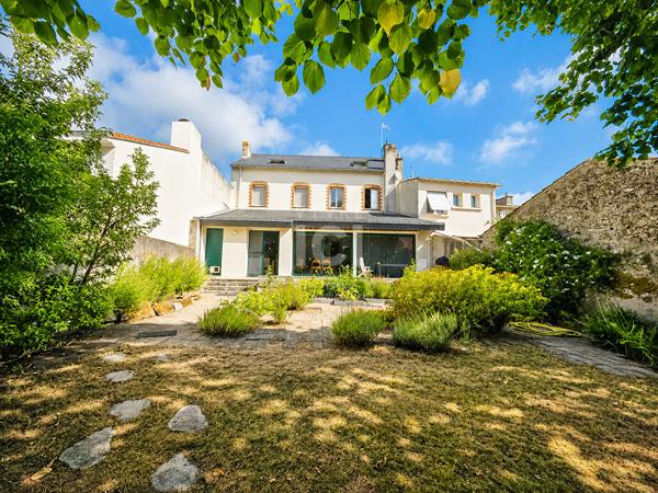 Maison Pont Saint Martin 7 pièce(s) 244 m2