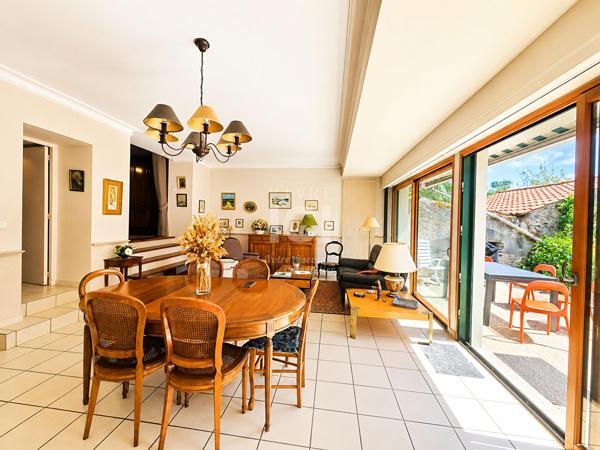Maison Pont Saint Martin 7 pièce(s) 244 m2