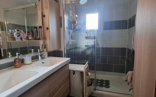 Maison à vendre    5 pièces •  Monbéqui