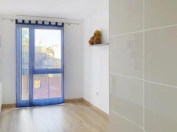 VICTOR HUGO/MAIRIE- F4 82m2+TERRASSE & PARKING