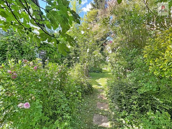 Maison individuelle à Riedisheim avec un magnifique jardin arboré  en ville !