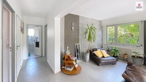 Maison individuelle à Riedisheim avec un magnifique jardin arboré  en ville !