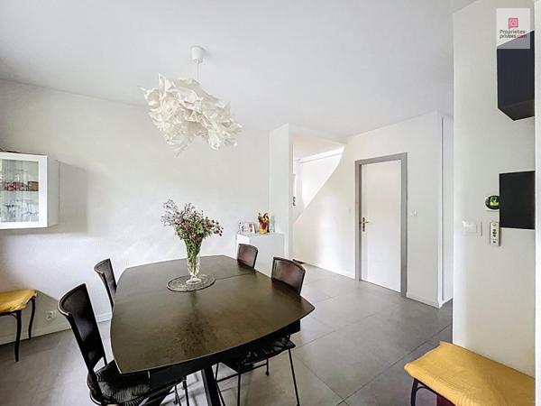 Maison individuelle à Riedisheim avec un magnifique jardin arboré  en ville !