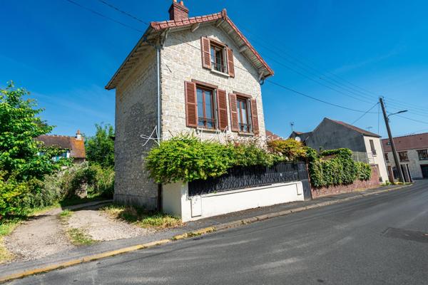 Maison en pierre en hyper centre avec jardin