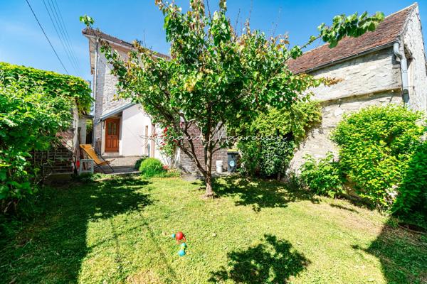 Maison en pierre en hyper centre avec jardin