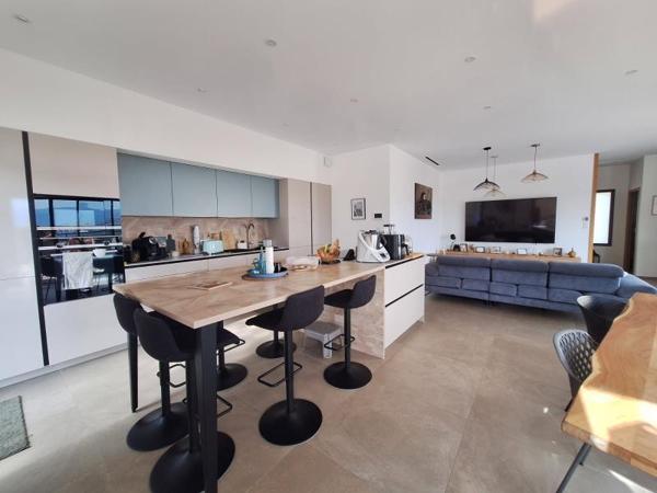 AFA Villa neuve contemporaine F4 de prestige avec piscine vue dégagée Afa (20167)