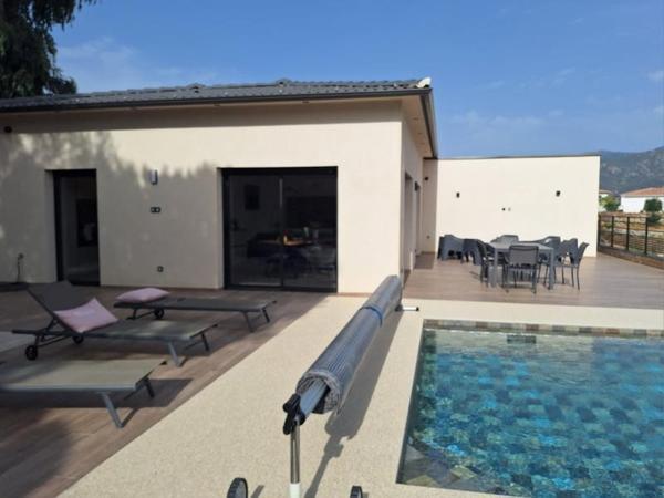 AFA Villa neuve contemporaine F4 de prestige avec piscine vue dégagée Afa (20167)