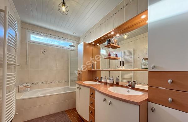 Maison Saint Pierre Montlimart 5 pièce(s) 146 m2