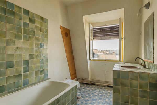 Marais - Place des Vosges - Bastille - Dernier étage - Joli 3 pièces à potentiel