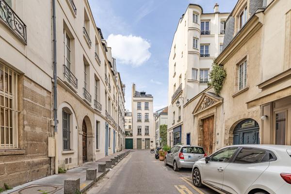 Marais - Place des Vosges - Bastille - Dernier étage - Joli 3 pièces à potentiel